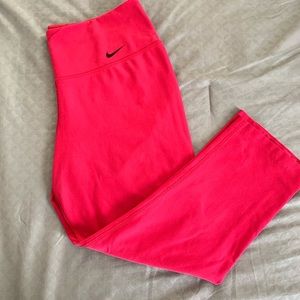Nike Dry Fit Crop Leggings. Size Small